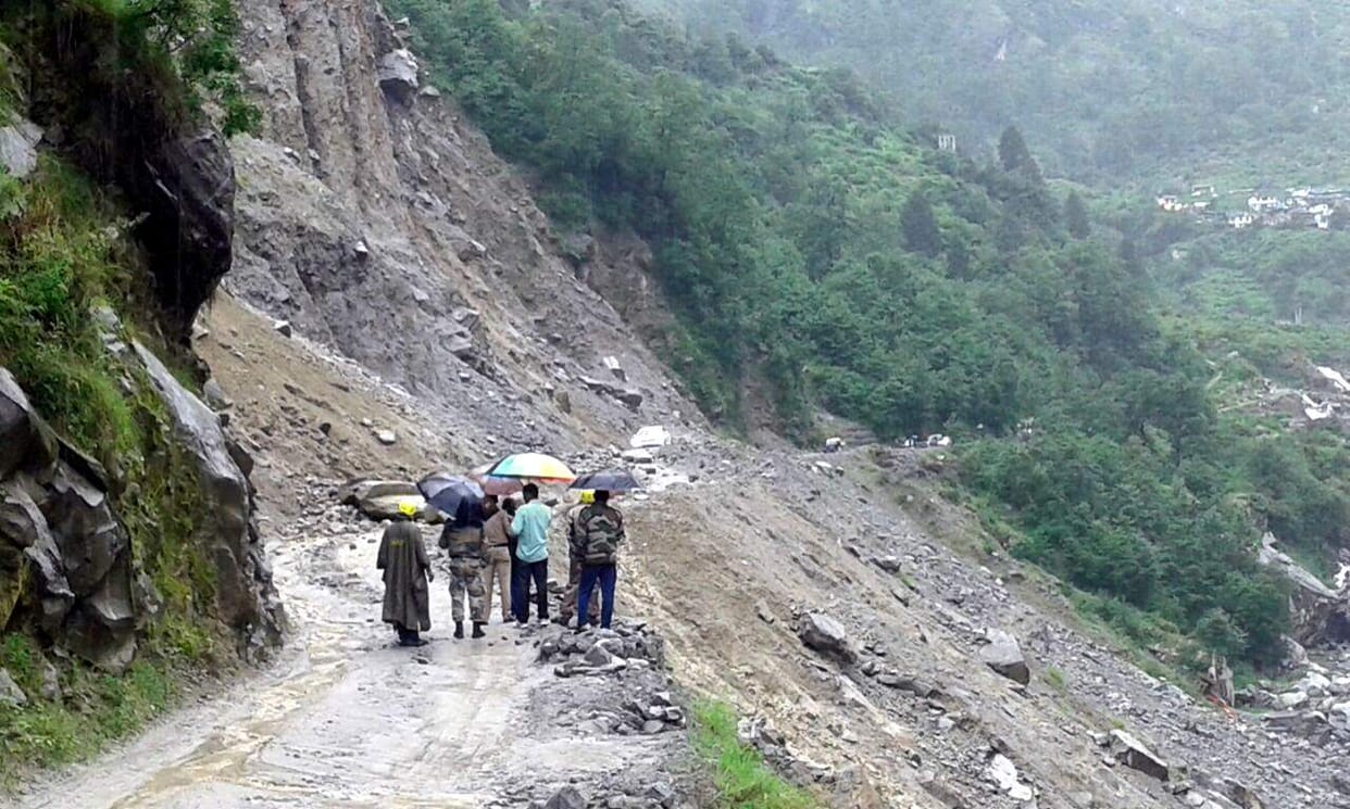 danger road of uttarakhand due to rain.