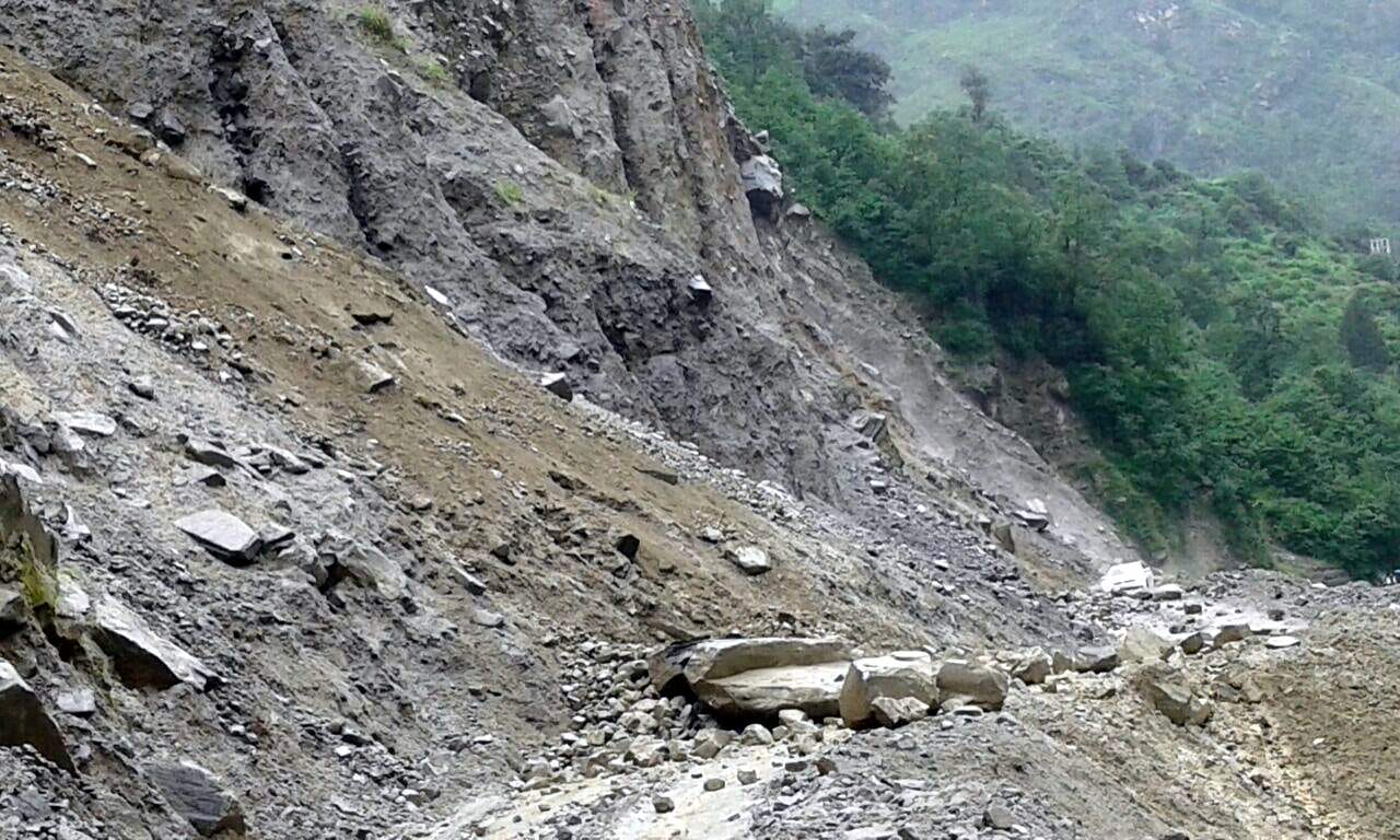 danger road of uttarakhand due to rain.