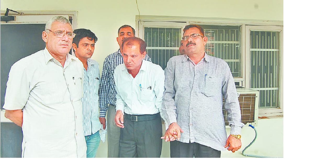 bribe, electricty board, paniat, haryana, clerck