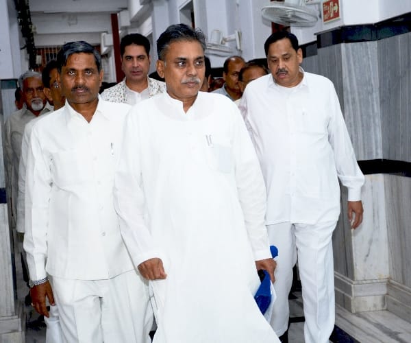 naseemuddin press conference in lucknow