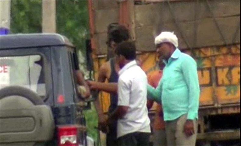 CO Iglas few calculated on the recovery of the car , two soldiers suspended