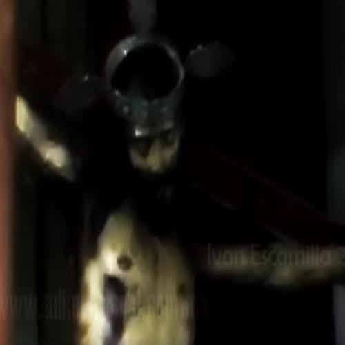 Jesus statue opens its eyes