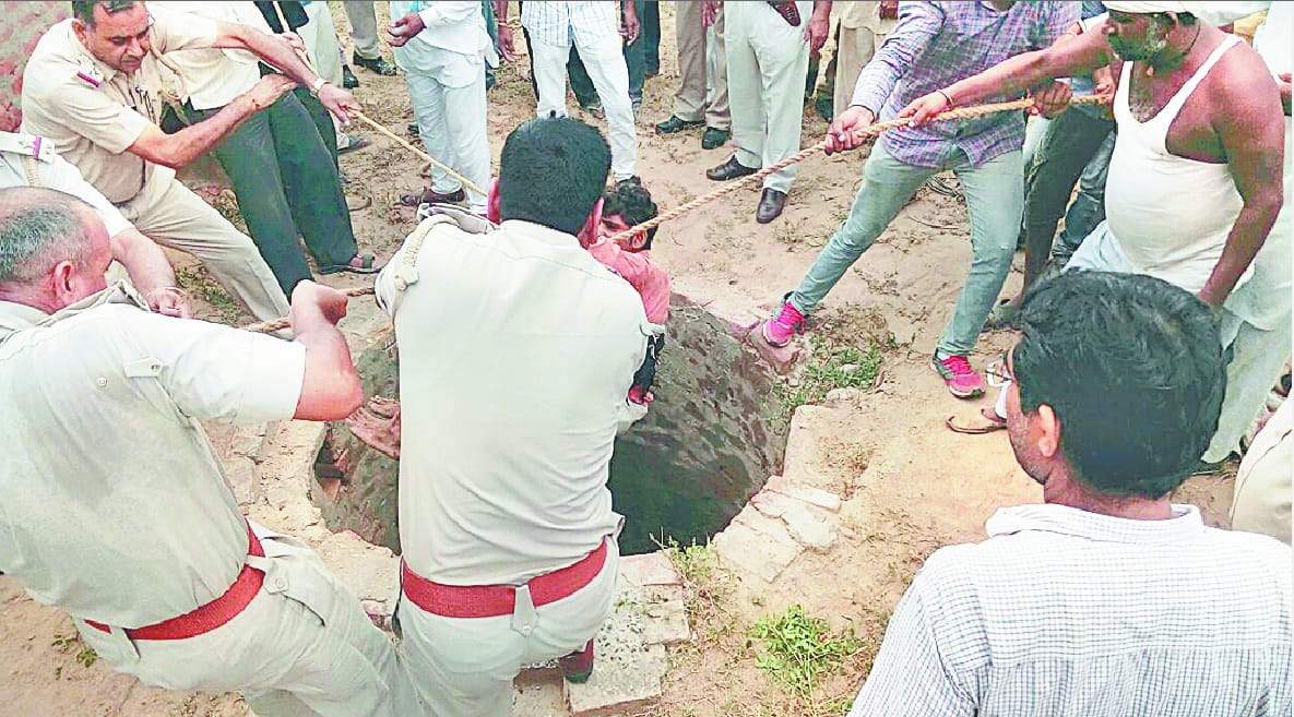 fall in well, two hours in well, fatehabad