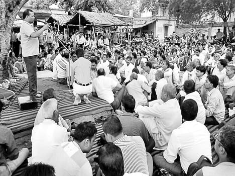 Lockout in schools, teachers took to the streets