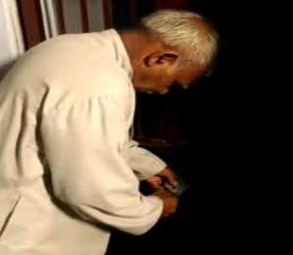 wife give improsionment his husband at toilet in last six month at bhiwani