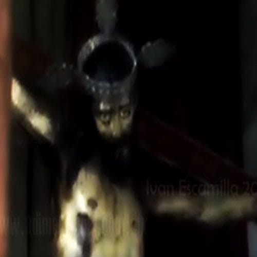 Jesus statue opens its eyes