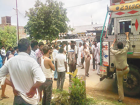 Truck drivers with fierce assault on the people