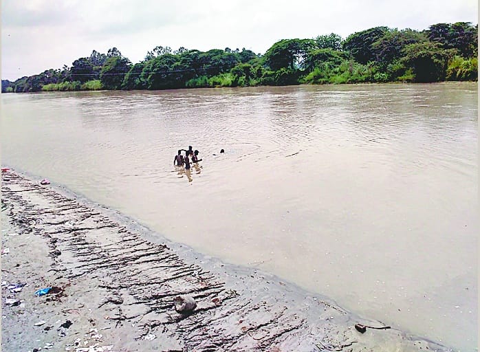 The bodies in the canal