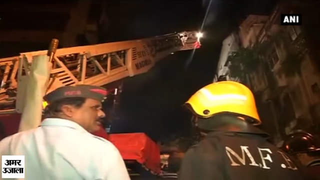 मुंबई इमारत गिरी