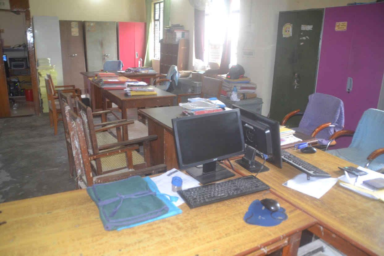 Offices in the silence, the complainant returned disappointed