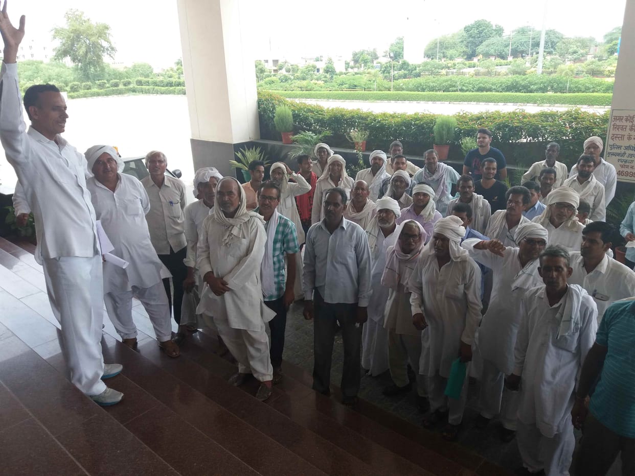  The health workers ' strike enters second day