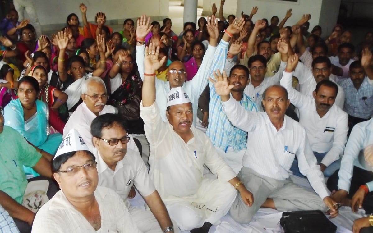 state employees are on strike