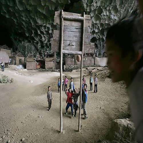 Giant Cave In China Has 100 People Living Inside