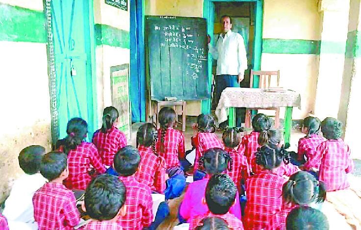 There are several classes together Pdhani