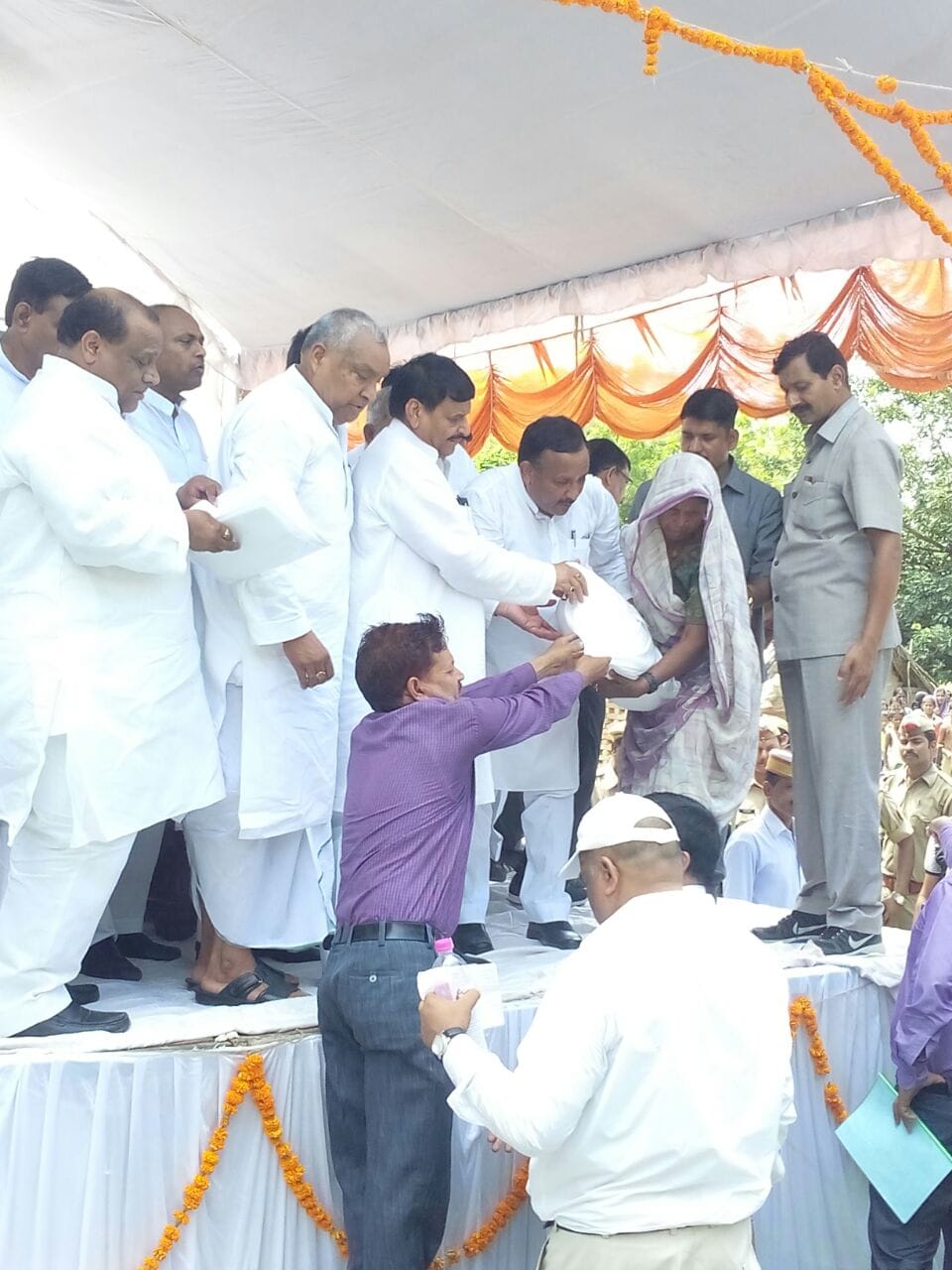 shivpal visit in flood affected area in gonda