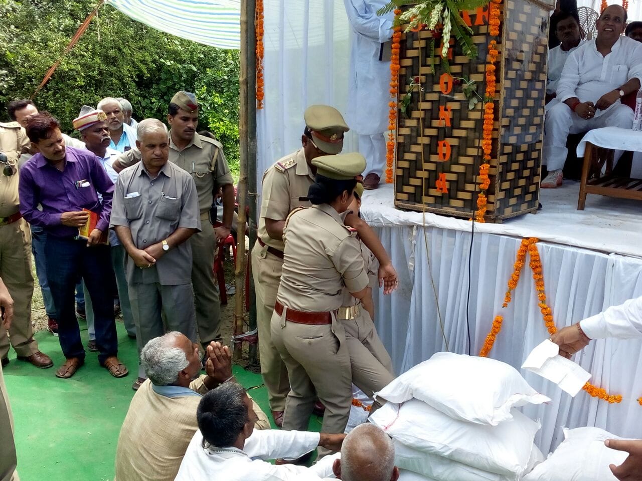 shivpal visit in flood affected area in gonda