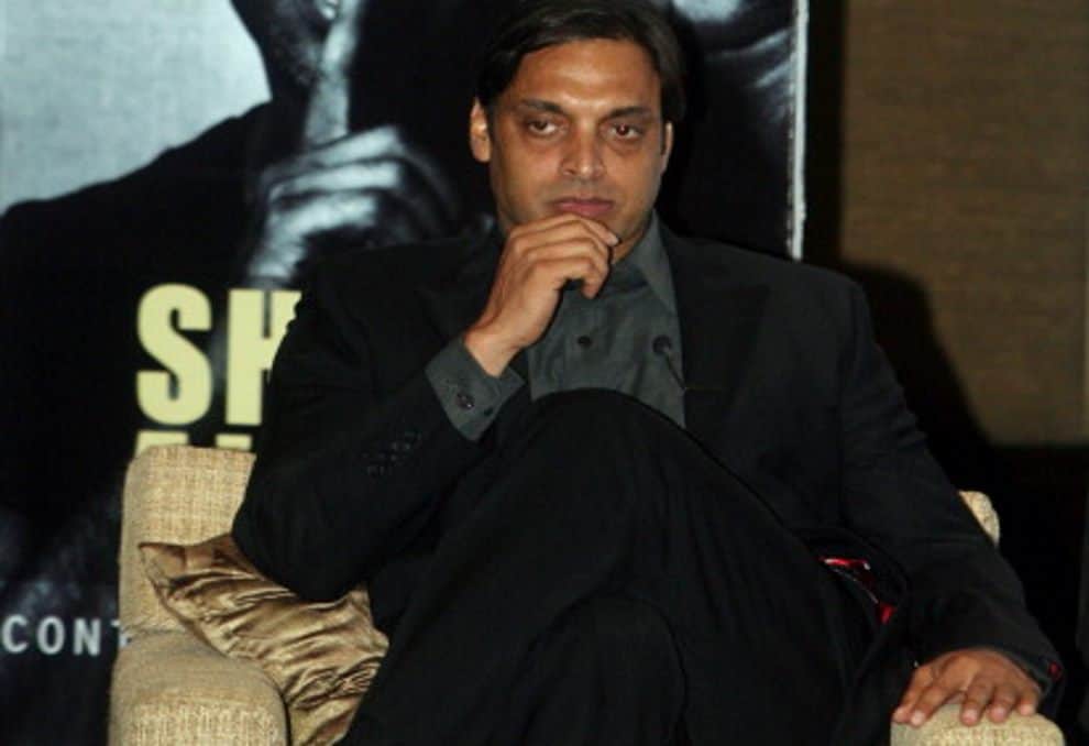 pakistan cricketer shoaib akhtar was madly in love with actress sonali bendre