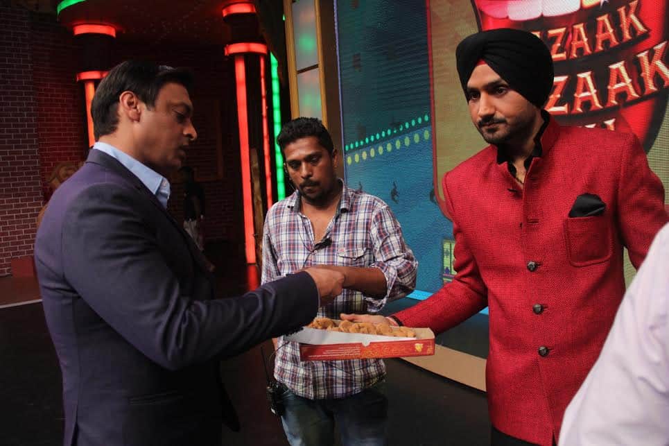Shoaib Akhtar injured on the sets of Mazak Mazak Mein?