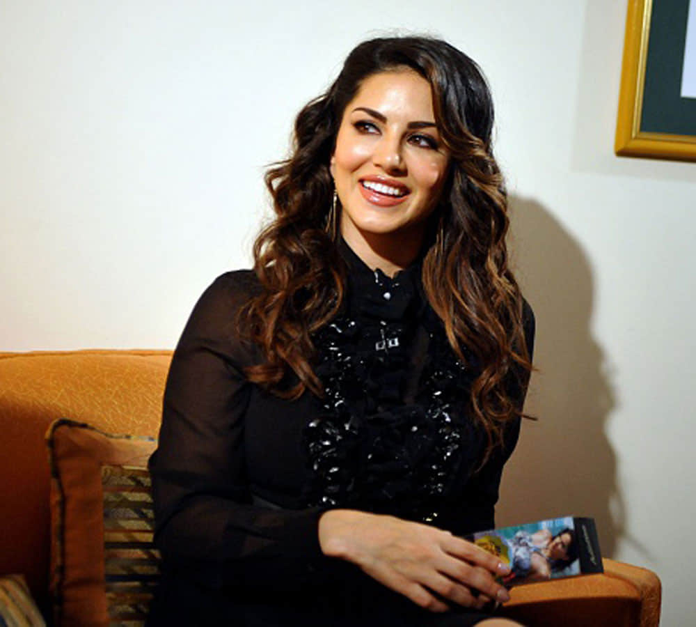 sunny leone raising funds for his friend on social media