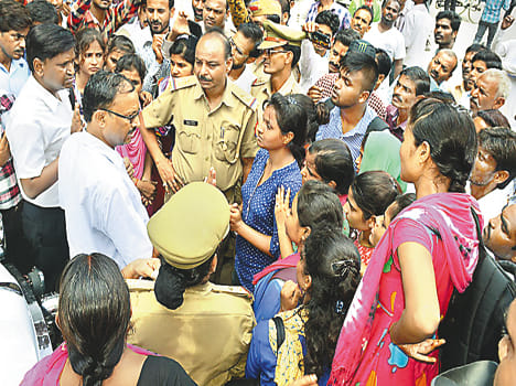 Diet and commotion on applicants Collectorate