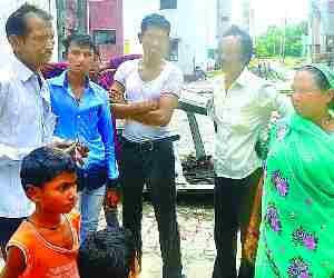 Women selfimmolates with his son