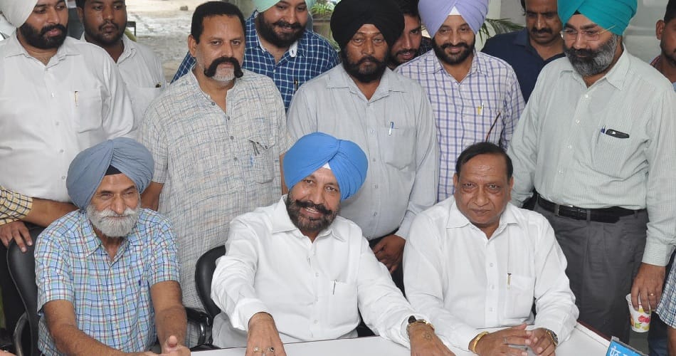 mohali mayor kulwant singh's troubles increased by congress after join SHAD,