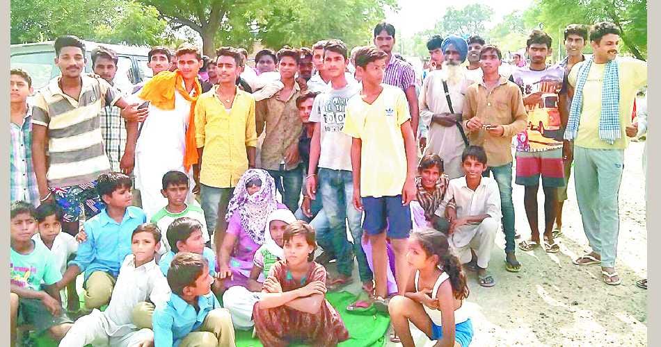 electricity problem, Highway jam, women agitation, child with women