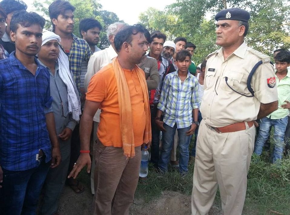 Aslha showing miscreants looted siblings