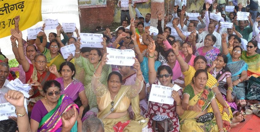 Crmrain public services from state workers' strike