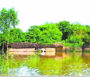 Two hundred meter dam more cut in river