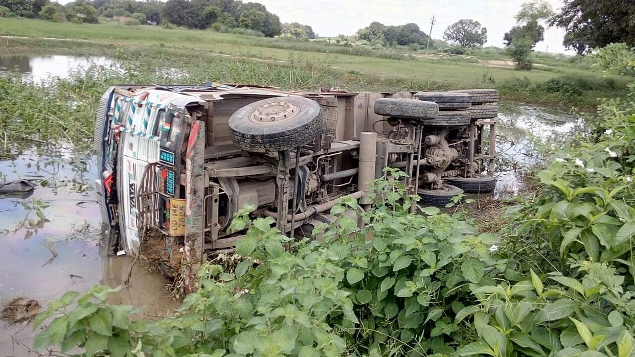 Four killed in accidents, including the uncle-nephew