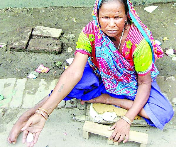  freedom fighter's daughter in law begs for her livelihood in Bahraich.