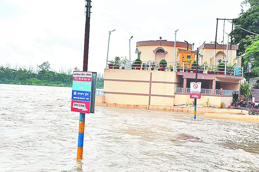 Ganga came down to 4 cm meter warning level