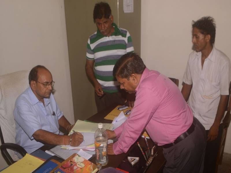 samajhaute ke baad hadataal khatm, kaam par laute raajyakarmee