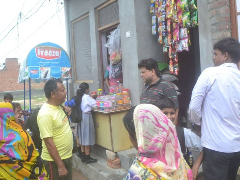 vyaapaaree parivaar ko bandhak bana laakhon ka daaka