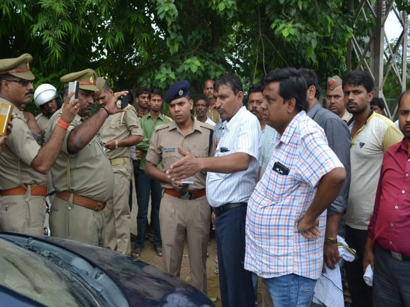 9 lakh looted in mathura