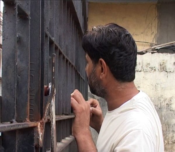 scoundrals brutall beated man, after sexual harassment posted video on facebook