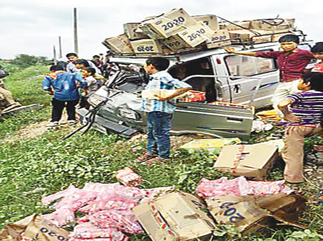 Car driver injured in car-dumper collision