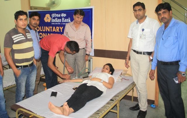 Amar Ujala Foundation Mahadan campaign: - 22 units of blood were collected in Indian Bank camp