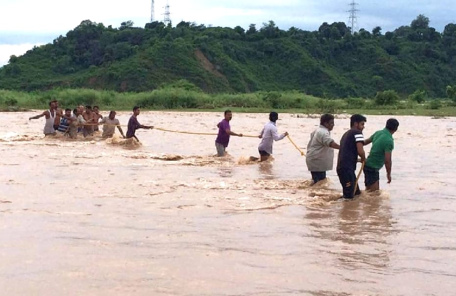 Heavy rainfall and floods in Himachal, two killed, live photos.