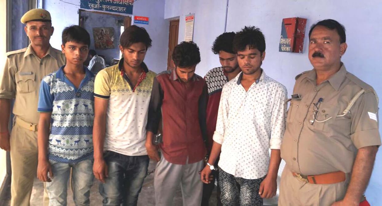 Police boarded handle gang of thieves, 5 arrested, two absconding