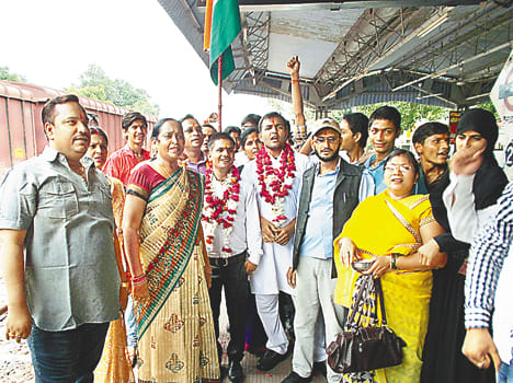 Two hoist the tricolor at Lal Chowk Bundeli youth
