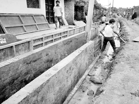 In the first phase of underground laying work fast