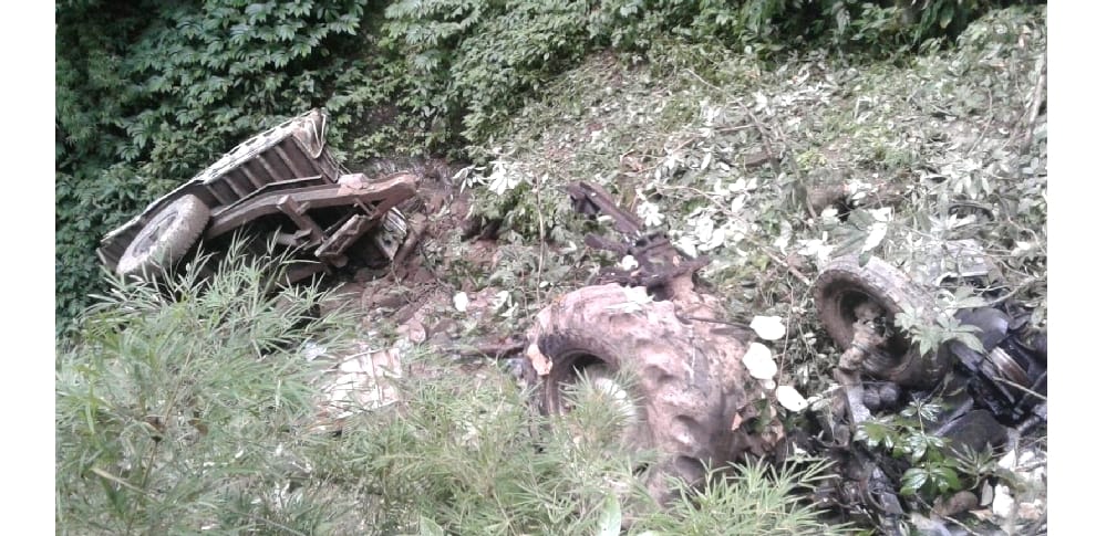 Driver killed as Tactor falls into gorge at mandi.