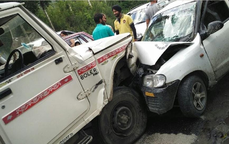 car-tempo accident, two injured