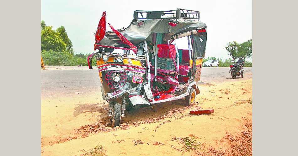 accident, auto, bus, two dead, accident in sirsa