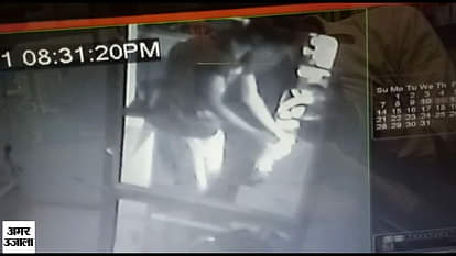 Shocking incident! man robbed mobile shop in just 10 minutes