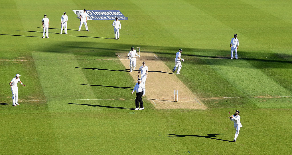 Pakistan Leads With Centuries By Younis And Shafiq in Last Test