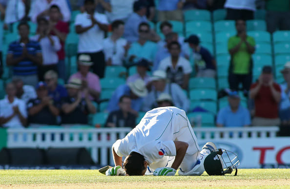 Pakistan Leads With Centuries By Younis And Shafiq in Last Test