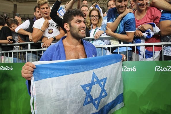 Egyptian judo fighter denied to shake Israeli opponent's hand 